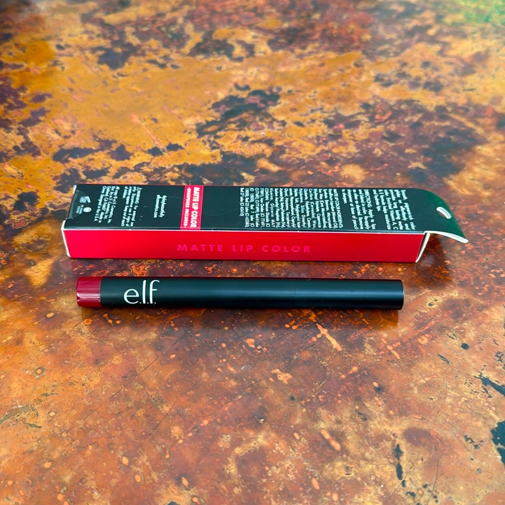 e.l.f. MATTE LIP COLOR IN "RICH RED" CRAYON TONE #82466 WITH SHARPENER - Picture 2 of 5